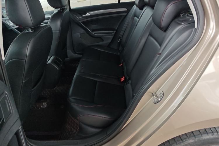 Used Volkswagen Golf 2016 1.6L Automatic Fashion Model