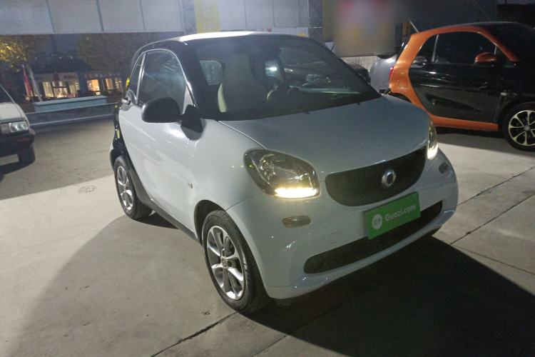 Used  fortwo 2015 1.0L 52 kW hardtop Dynamic version
