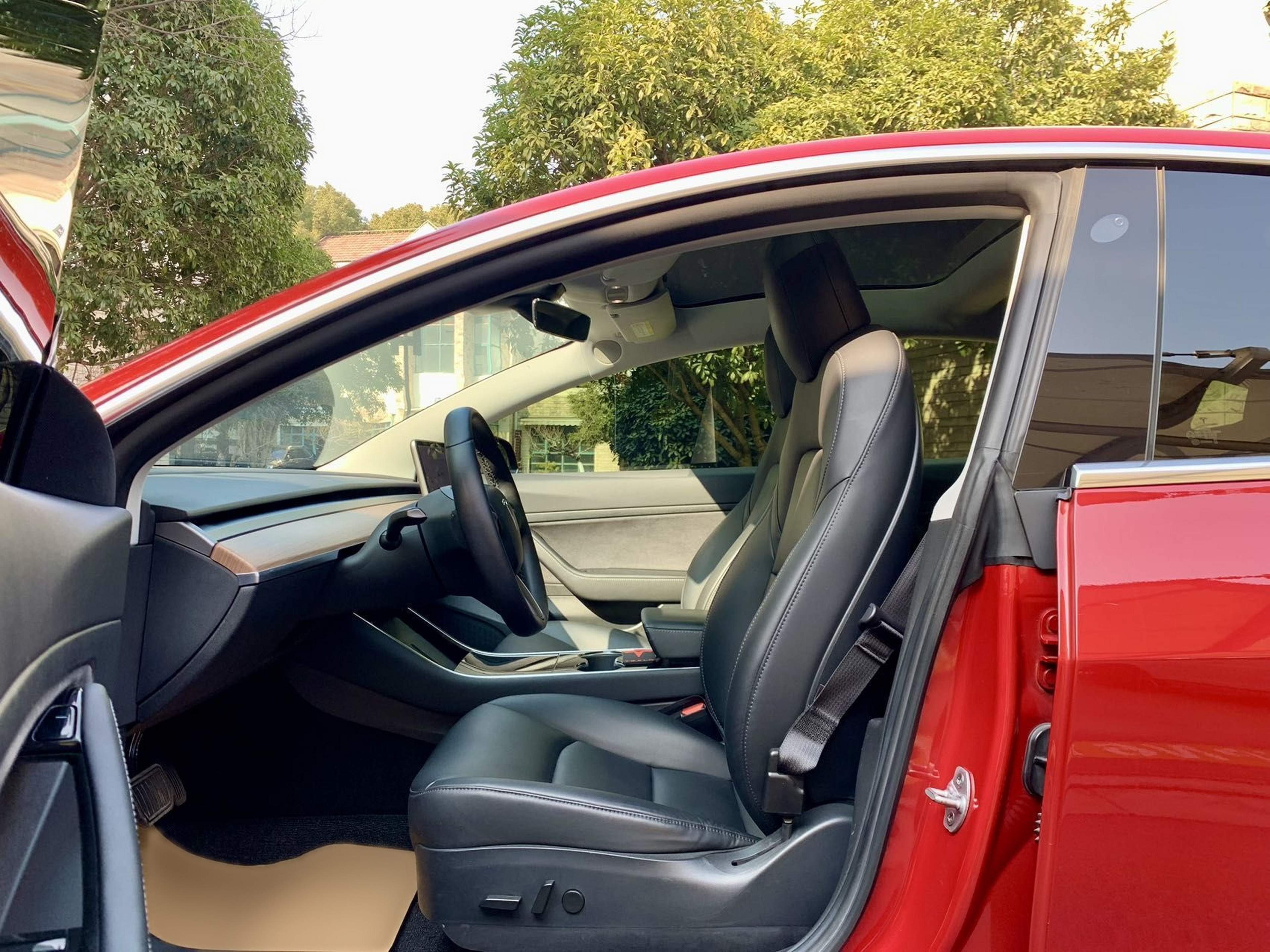 Переднее сиденье в автомобиле