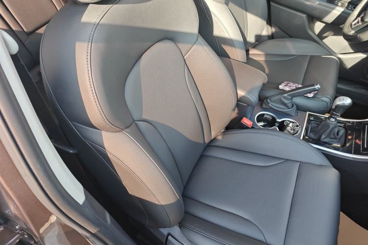 Used Haval H2 2016 Red Label 1.5T Manual Two-Wheel Drive Elite Model
