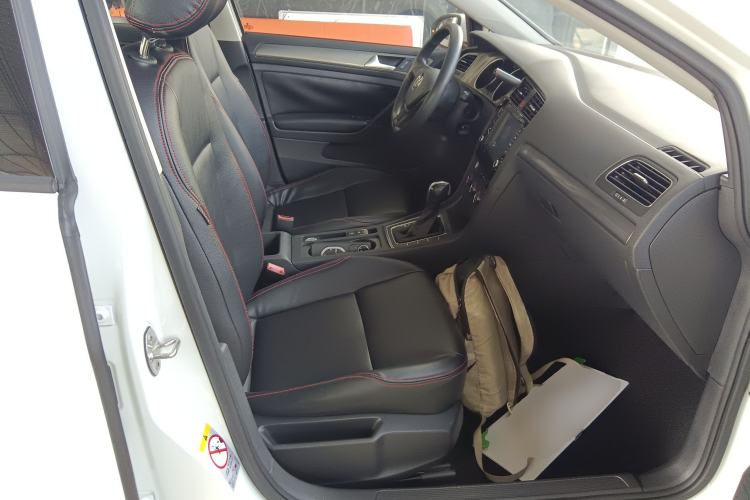 Used Volkswagen Golf 2015 1.6L Automatic Fashion Model
