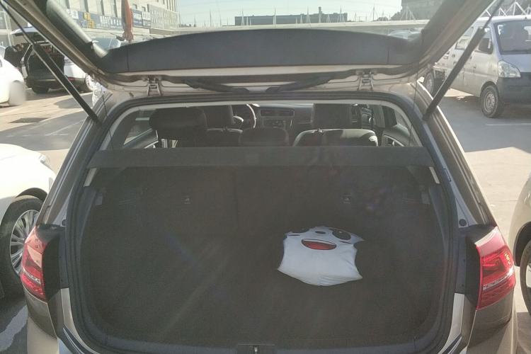 Used Volkswagen Golf 2016 230TSI Automatic Comfort Version
