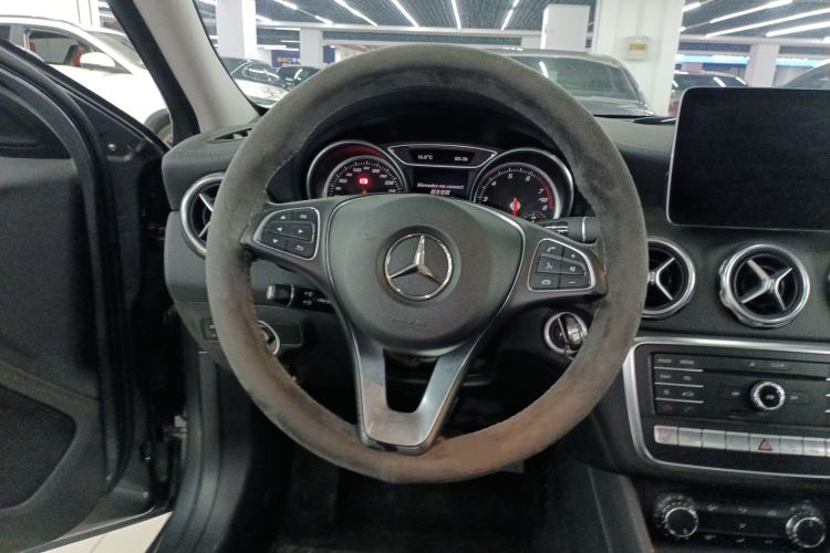 Used Mercedes-Benz GLA 2017 GLA 220 4MATIC Fashion Model
