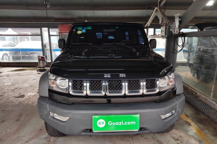 Used  BJ40 2016 40L 2.0T Manual Two-Wheel Drive Luxury Edition
