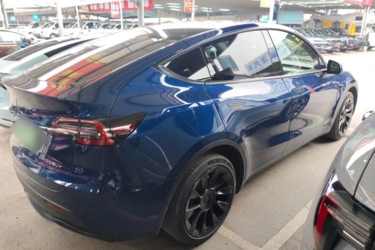 Used Tesla Model Y 2021 Long-Range All-Wheel-Drive Version
