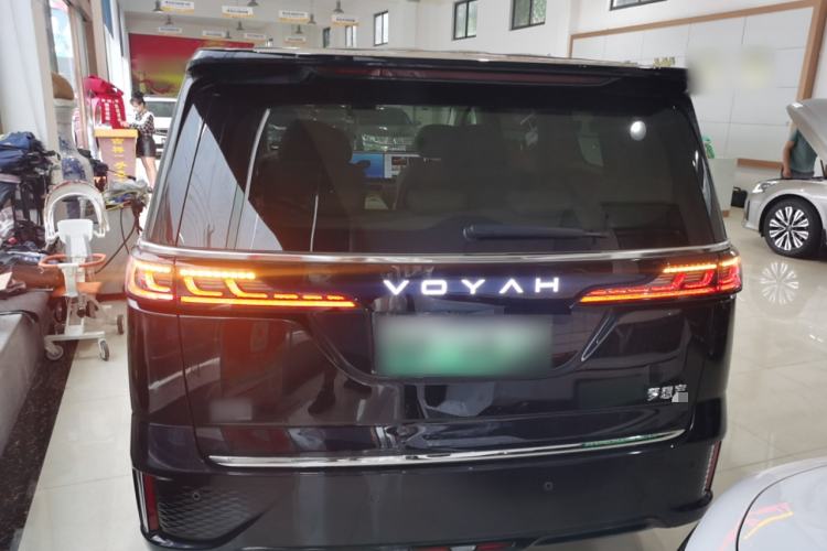 Used VOYAH Dream 2025 EV Four-Wheel Drive Flagship Kunpeng Edition
