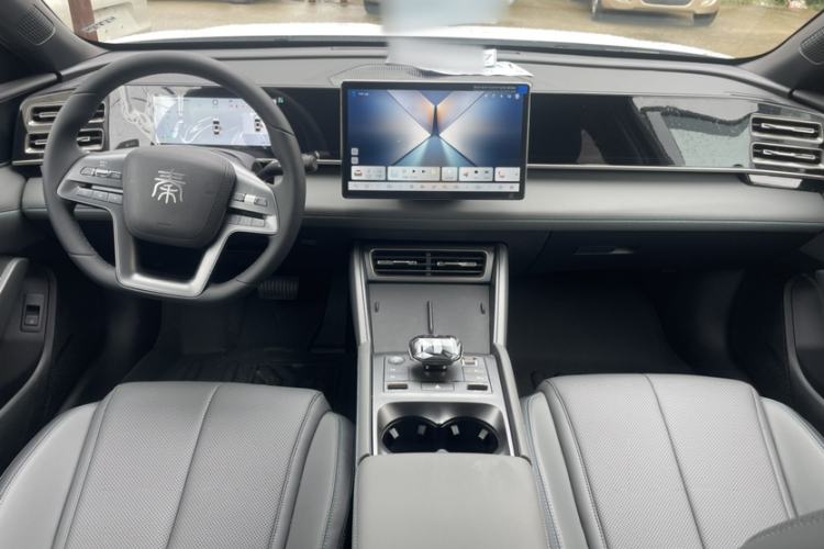 Used BYD Qin L 2025 DM-i Smart Drive 80KM Leading Model