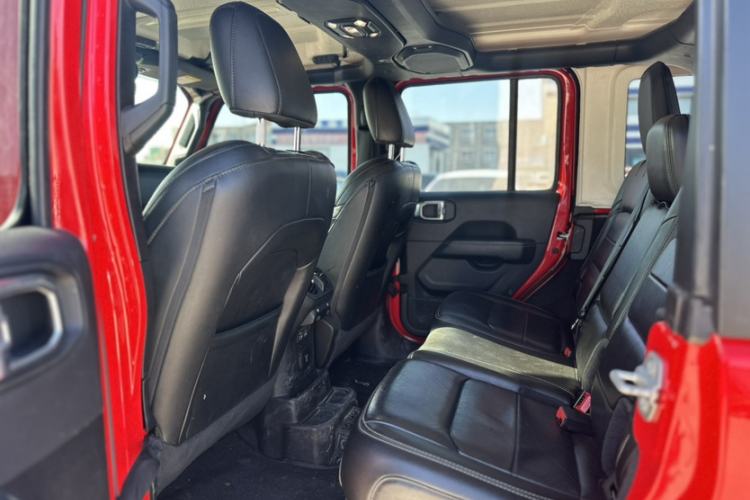 Used  Wrangler 2019 2.0T Sahara Four-Door Version China VI Emission Standard