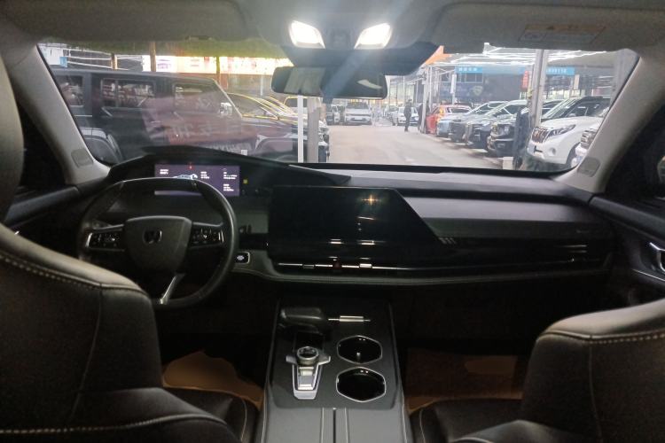 Used Changan UNI-K 2024 2.0T Two-Wheel Drive YueShang Trim
