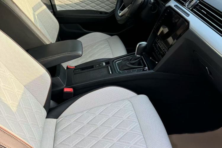 Used Volkswagen Magotan 2023 2 Million Units Commemorative Edition 330TSI DSG Luxury Version