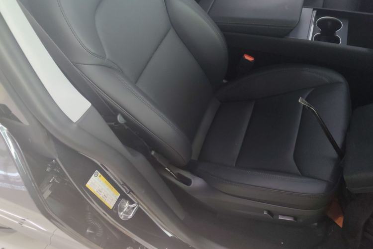 Used Tesla Model Y 2025 Rear-Wheel-Drive Version