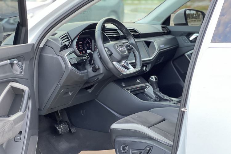 Used Audi Q3 2019 40 TFSI Fashion Dynamic Model