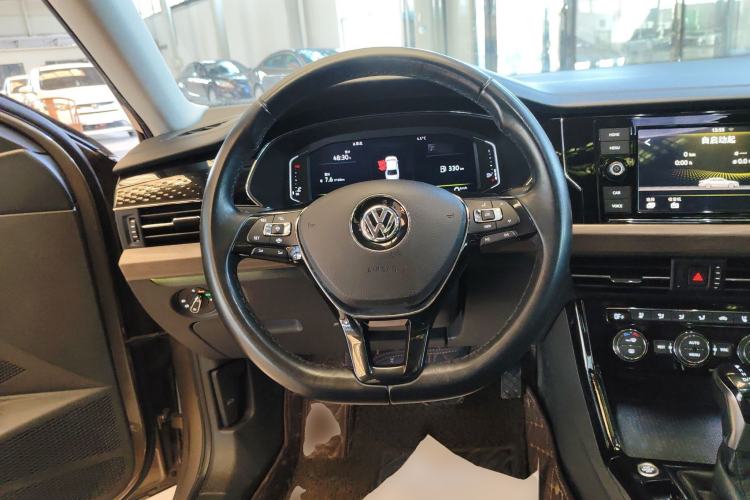 Used Volkswagen Passat 2019 330TSI Luxury Edition China VI Standard
