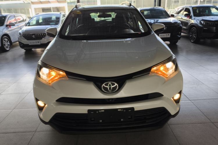 Used Toyota RAV4 2016 2.0L CVT Two-Wheel Drive Fashion Edition China V Standard
