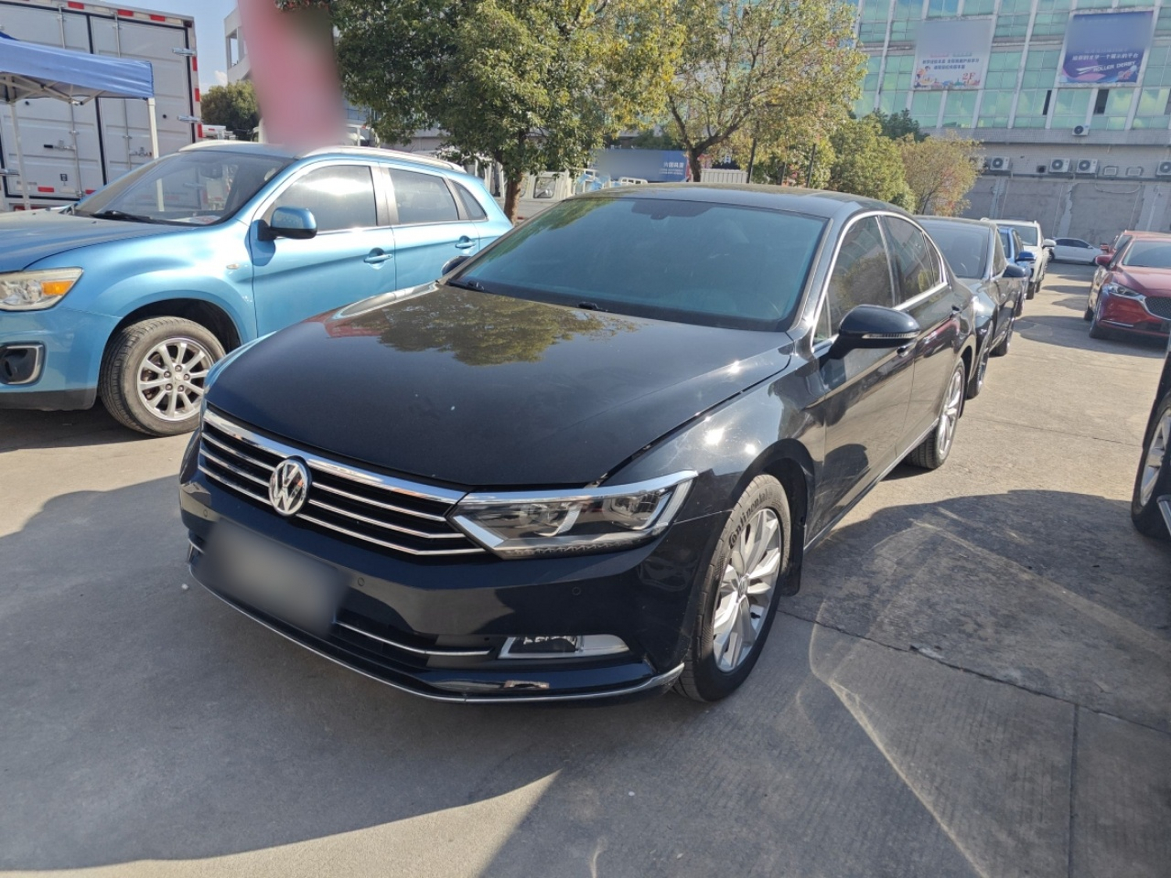 Под передней частью автомобиля