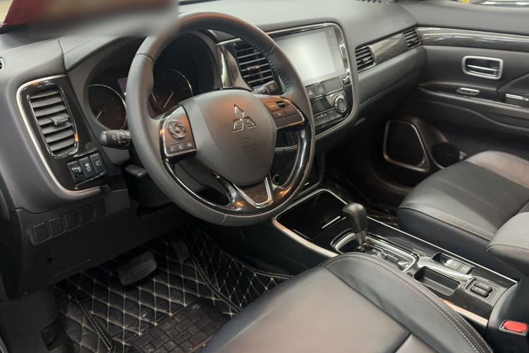 Used Mitsubishi Outlander 2019 2.0L Two-Wheel Drive Comfort Edition 5 Seats China VI Standard
