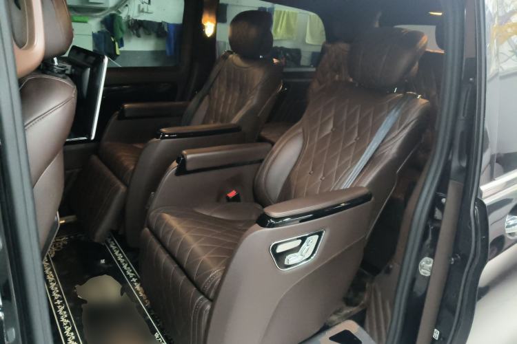 Used Mercedes-Benz V-Class 2016 V 260 Avantgarde Edition
