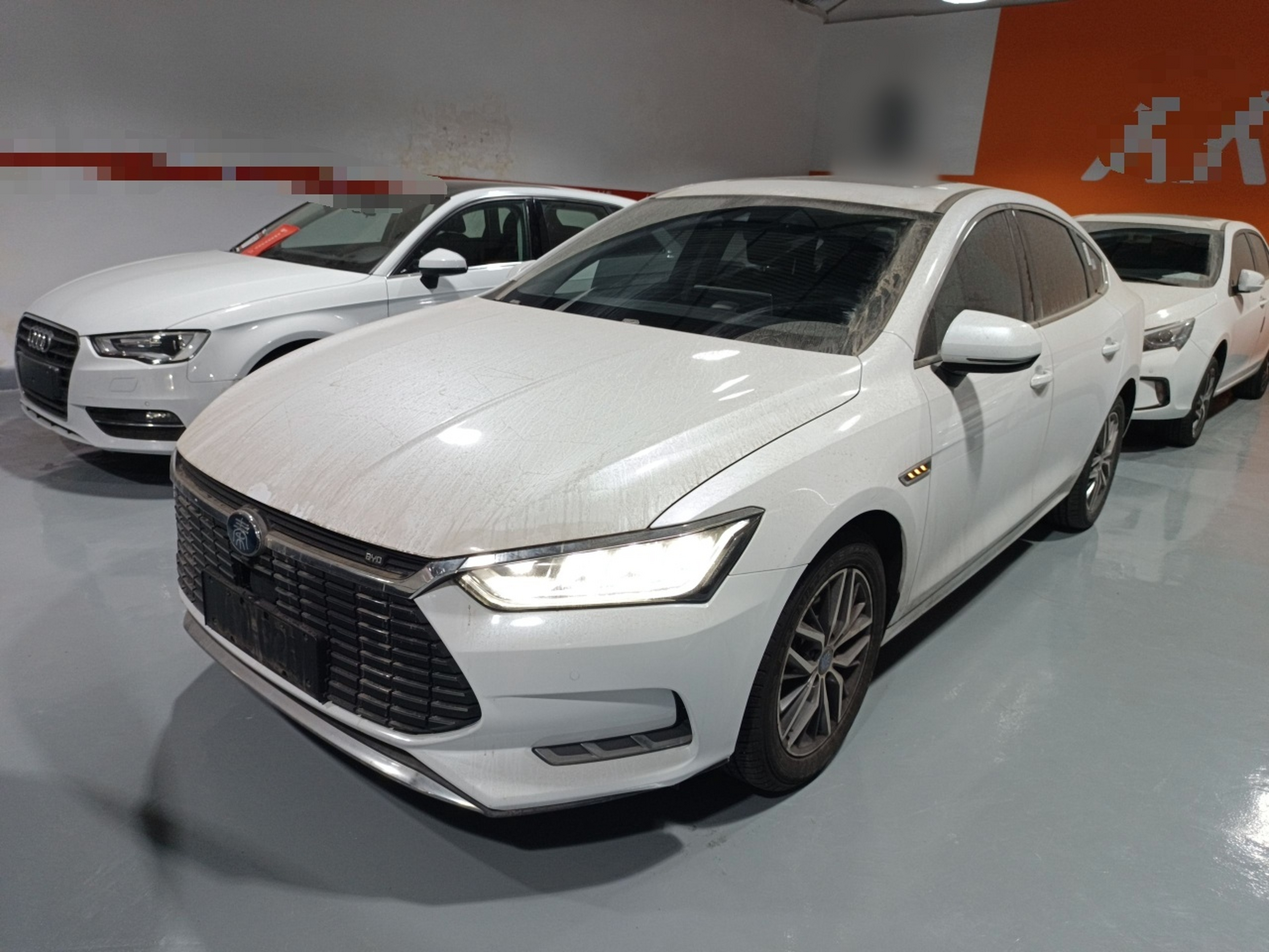 Под передней частью автомобиля