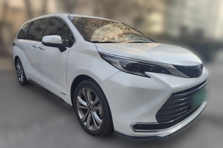 Used Toyota Sienna 2023 2.5L Hybrid Deluxe Edition
