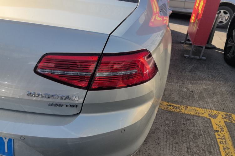 Used Volkswagen Magotan 2017 330TSI DSG Luxury Model
