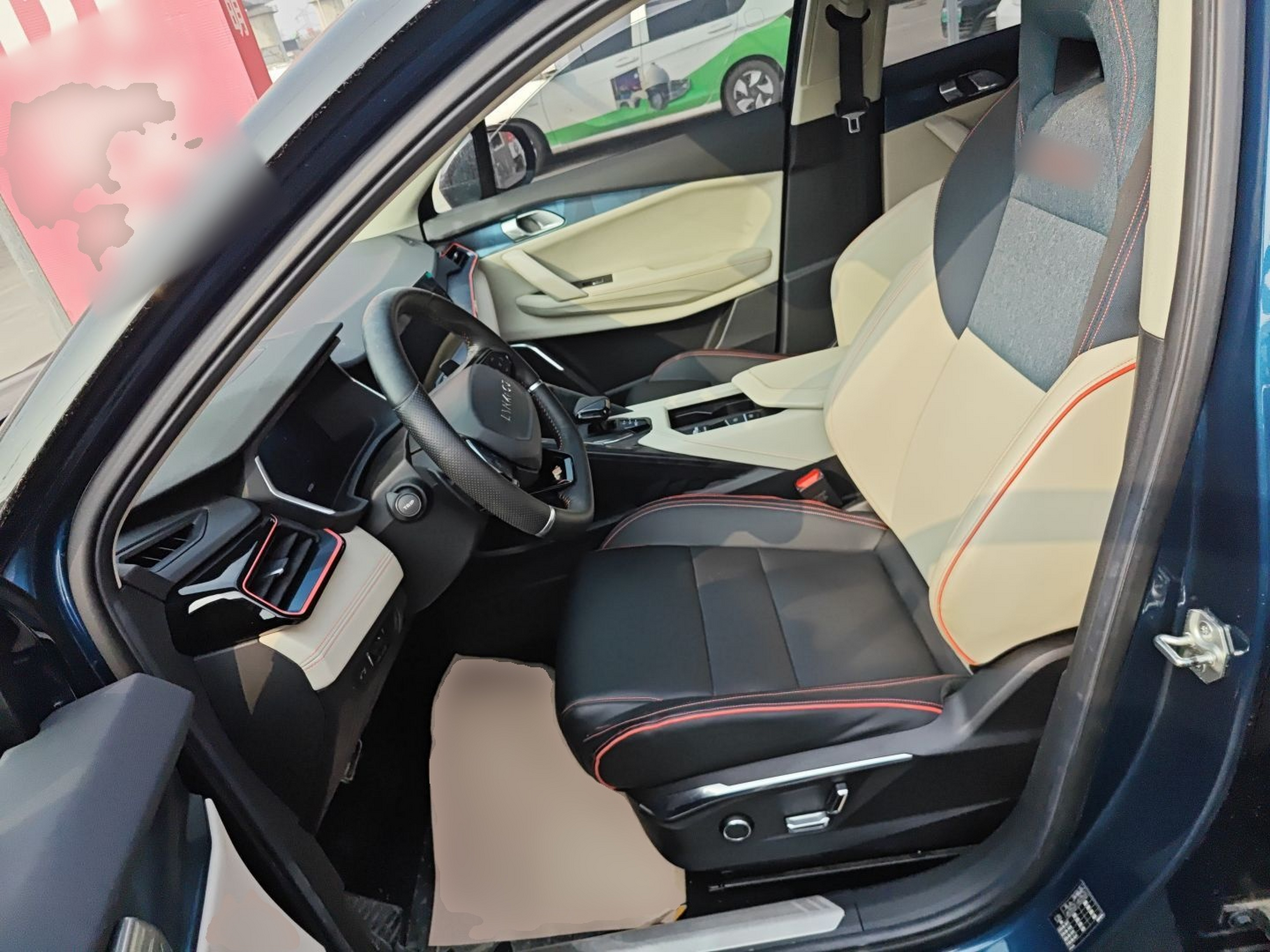 Переднее сиденье в автомобиле