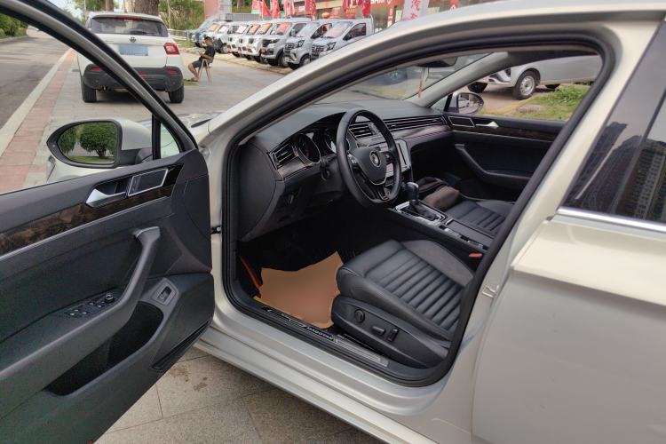 Used Volkswagen Magotan 2019 330TSI DSG Luxury Version China VI Standard
