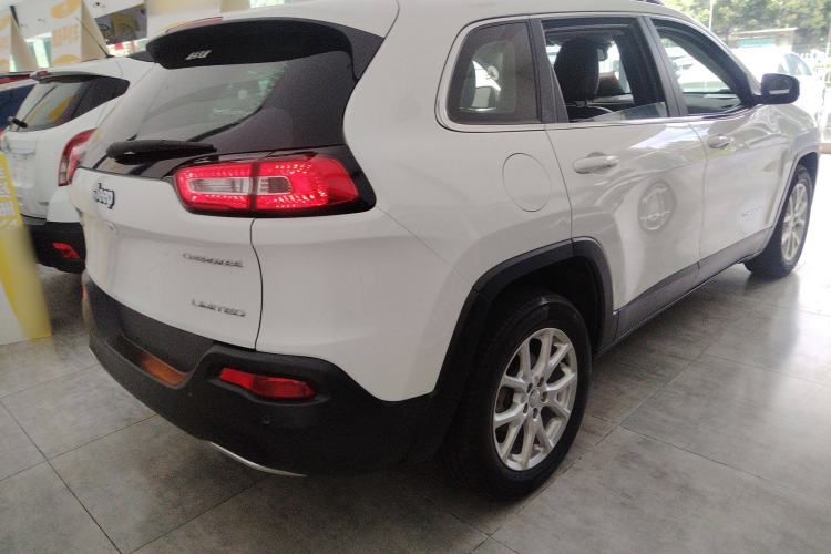 Used  Cherokee 2017 2.0L Superior Edition
