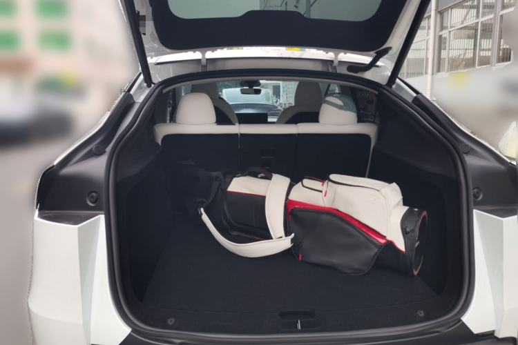 Used Tesla Model Y 2025 Long-Range All-Wheel-Drive Version