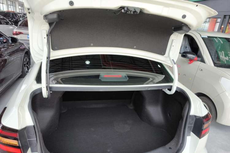 Used Venucia D60 2023 PLUS 1.6L XE CVT Trendy Edition
