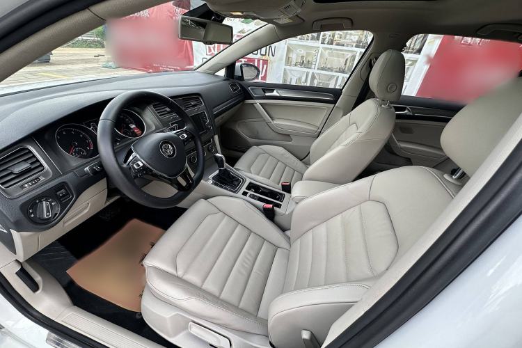 Used Volkswagen Golf 2016 230TSI Automatic Luxury Version
