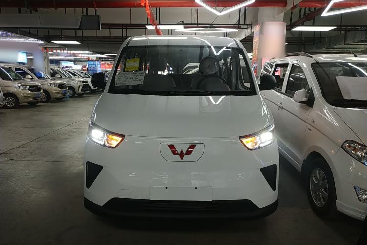 Used Wuling Yangguang 2024 300KM Comfort Version Passenger Van 75kW
