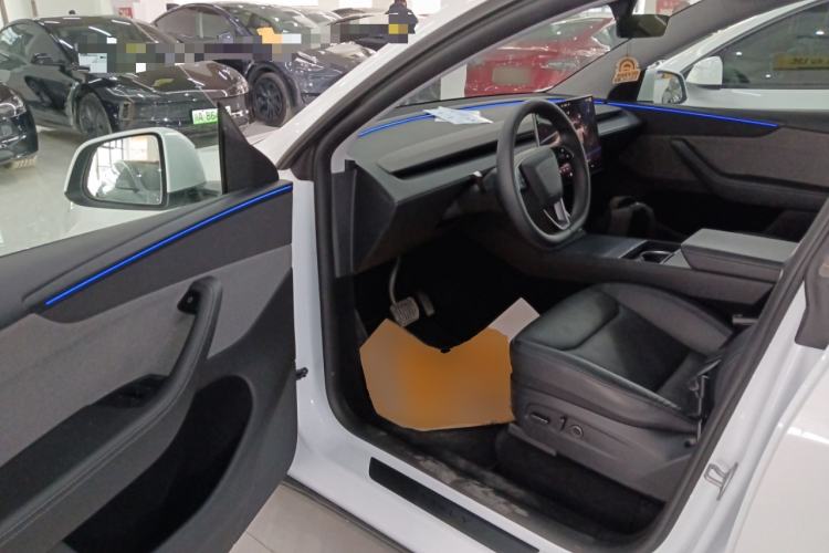 Used Tesla Model Y 2025 Rear-Wheel-Drive Version
