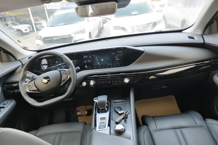 Used Dongfeng Aeolus Huge 2022 Mach Dual-Motor 1.5T MHD Dare-to-Dream Edition