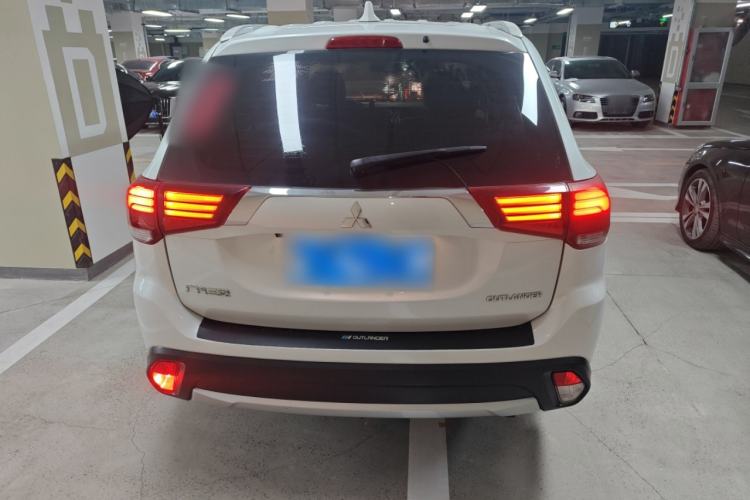 Used Mitsubishi Outlander 2018 2.0L Two-Wheel Drive Glory Edition 5 Seats