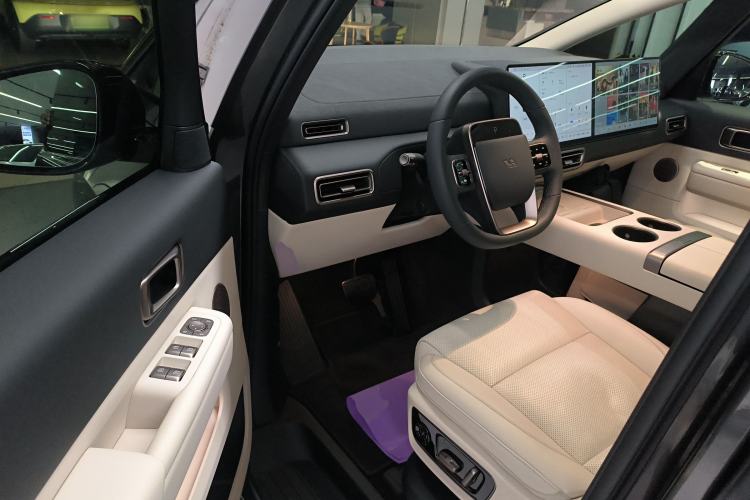 Used Li Auto MEGA 2025 Ultra Smart Refreshed Edition