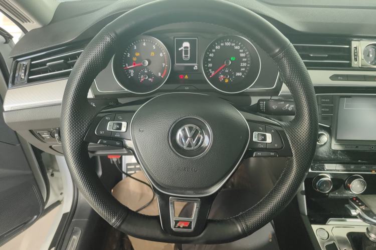 Used Volkswagen Magotan 2017 330TSI DSG Leading Model
