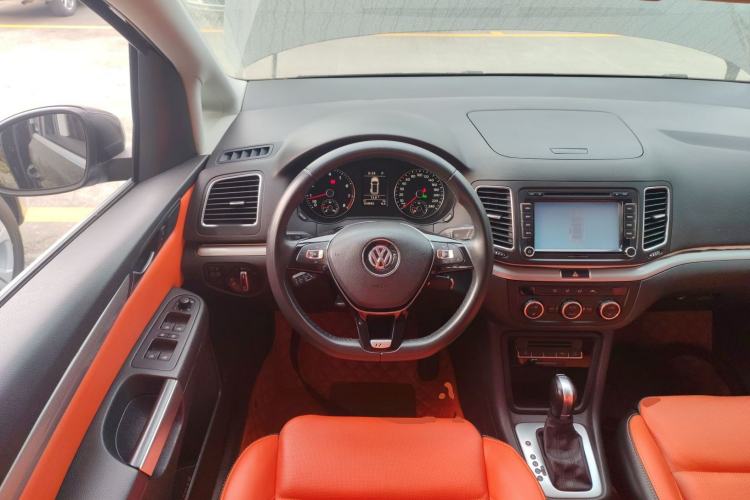 Used Volkswagen Sharan 2013 1.8TSI Standard Model
