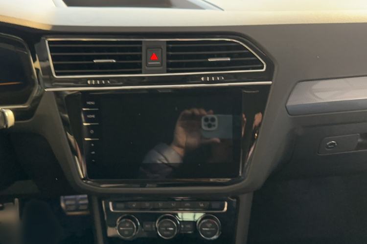 Used Volkswagen Tiguan L 2020 330TSI Automatic Two-Wheel Drive R-Line Flagship Version China VI Standard
