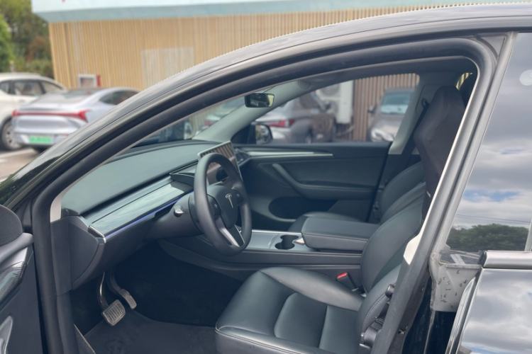 Used Tesla Model Y 2023 Long-Range All-Wheel-Drive Version
