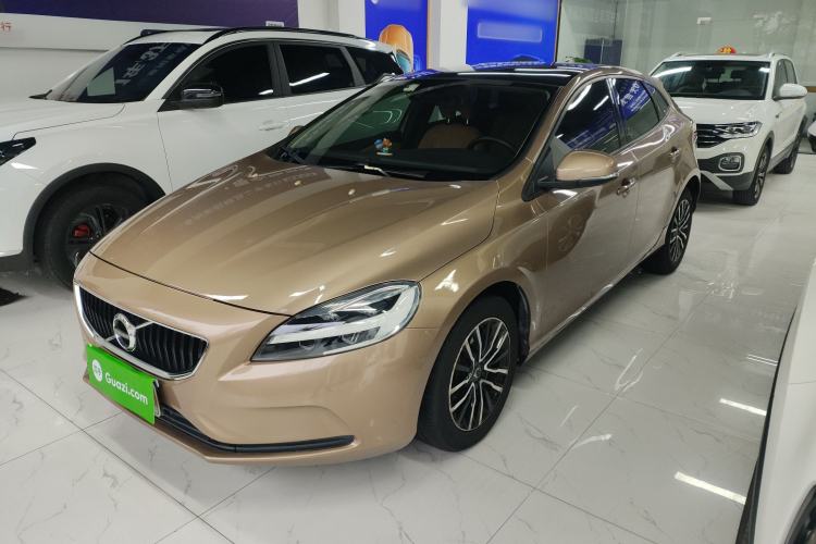 Used Volvo V40 2017 T3 Zhiyi Edition
