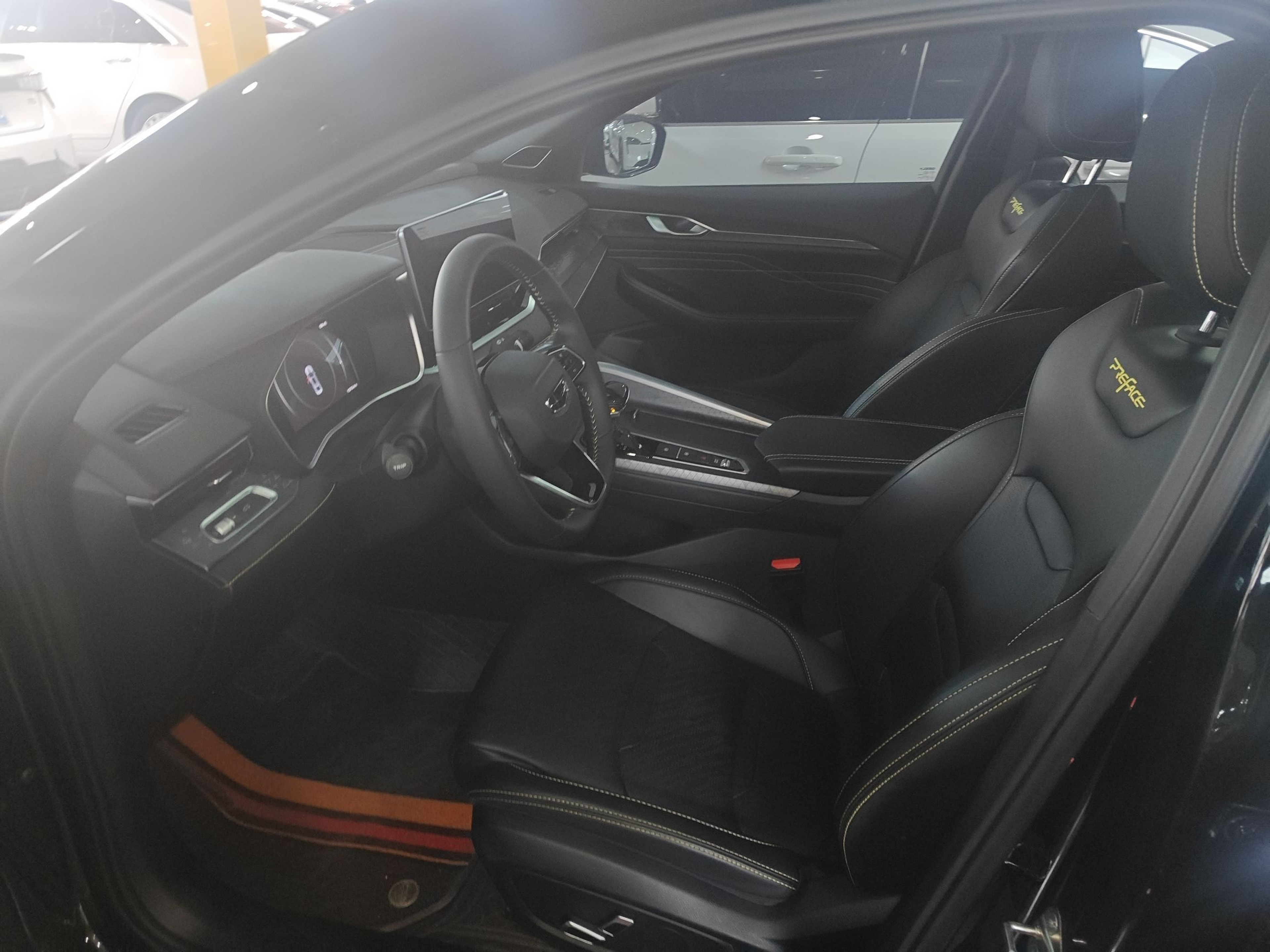 Переднее сиденье в автомобиле