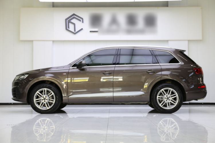 Used Audi Q7 2018 40 TFSI Comfort Model
