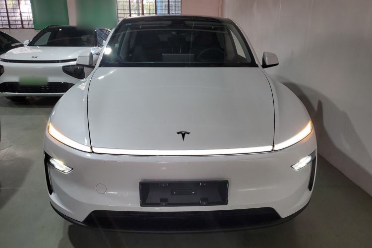 Used Tesla Model Y 2025 Long-Range All-Wheel-Drive Version