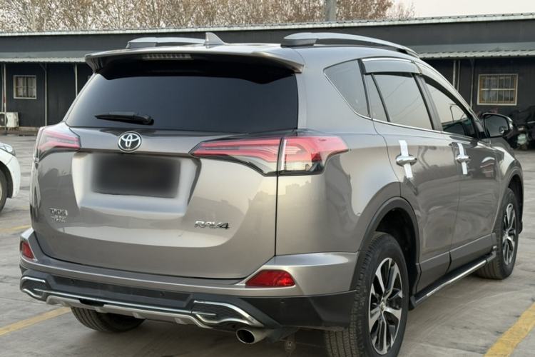 Used Toyota RAV4 2016 2.0L CVT Two-Wheel Drive Fashion Edition China V Standard
