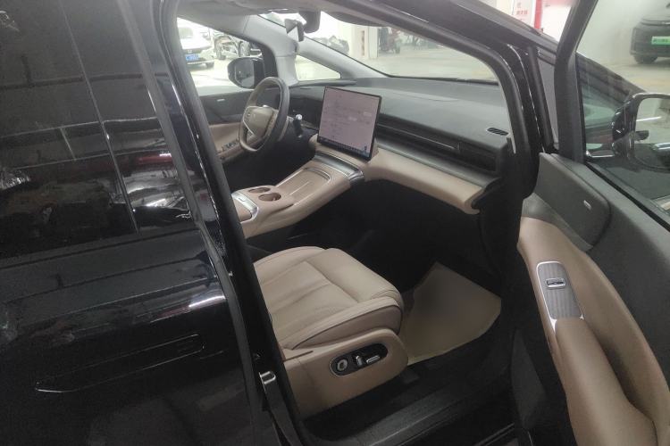 Used XPeng X9 2025 740 Ultra-Long Range Max
