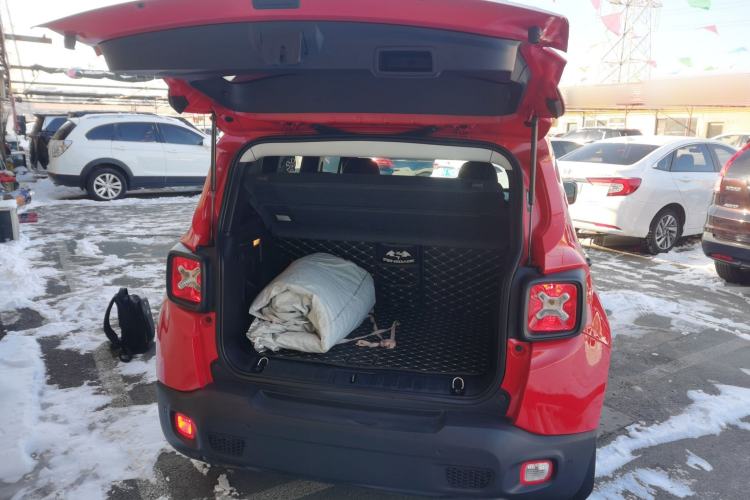 Used  Renegade 2018 Connected Large Screen Version 180T Automatic High-Energy Edition