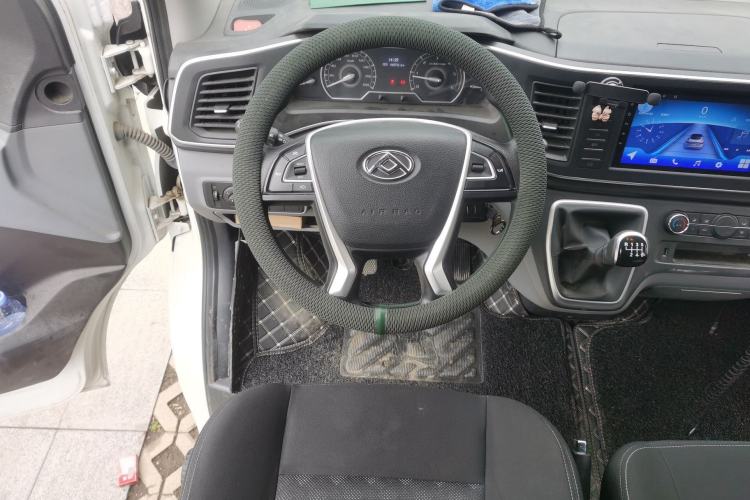 Used SAIC MAXUS Xintu V80 2021 2.0T Manual Classic Aoyuntong Short Wheelbase Mid-Roof 5/6-Seater