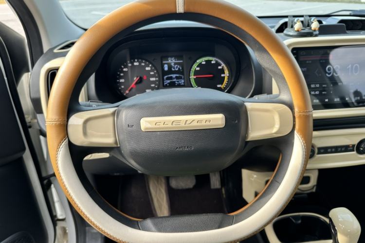 Used Roewe Clever 2021 302 km New Four-Seater Super-Efficient Version
