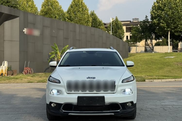 Used  Cherokee 2017 2.4L Leading Edition
