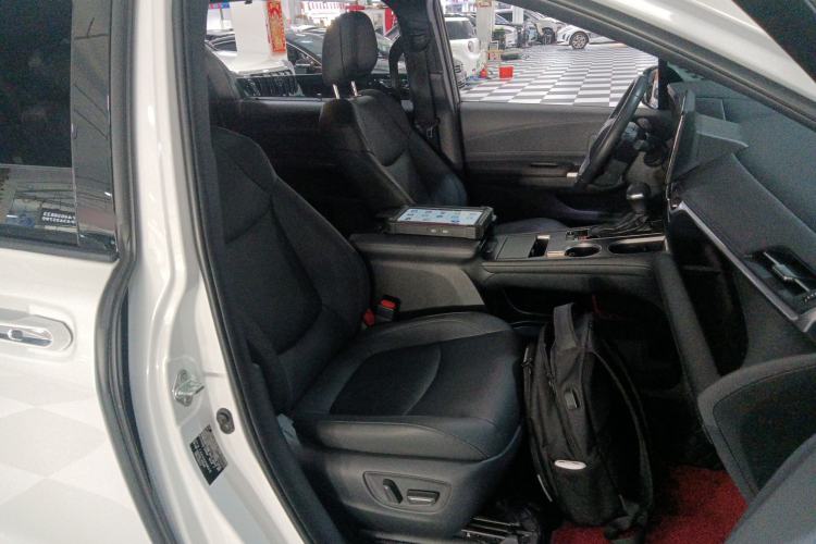 Used Toyota Sienna 2023 2.5L Hybrid Deluxe Edition
